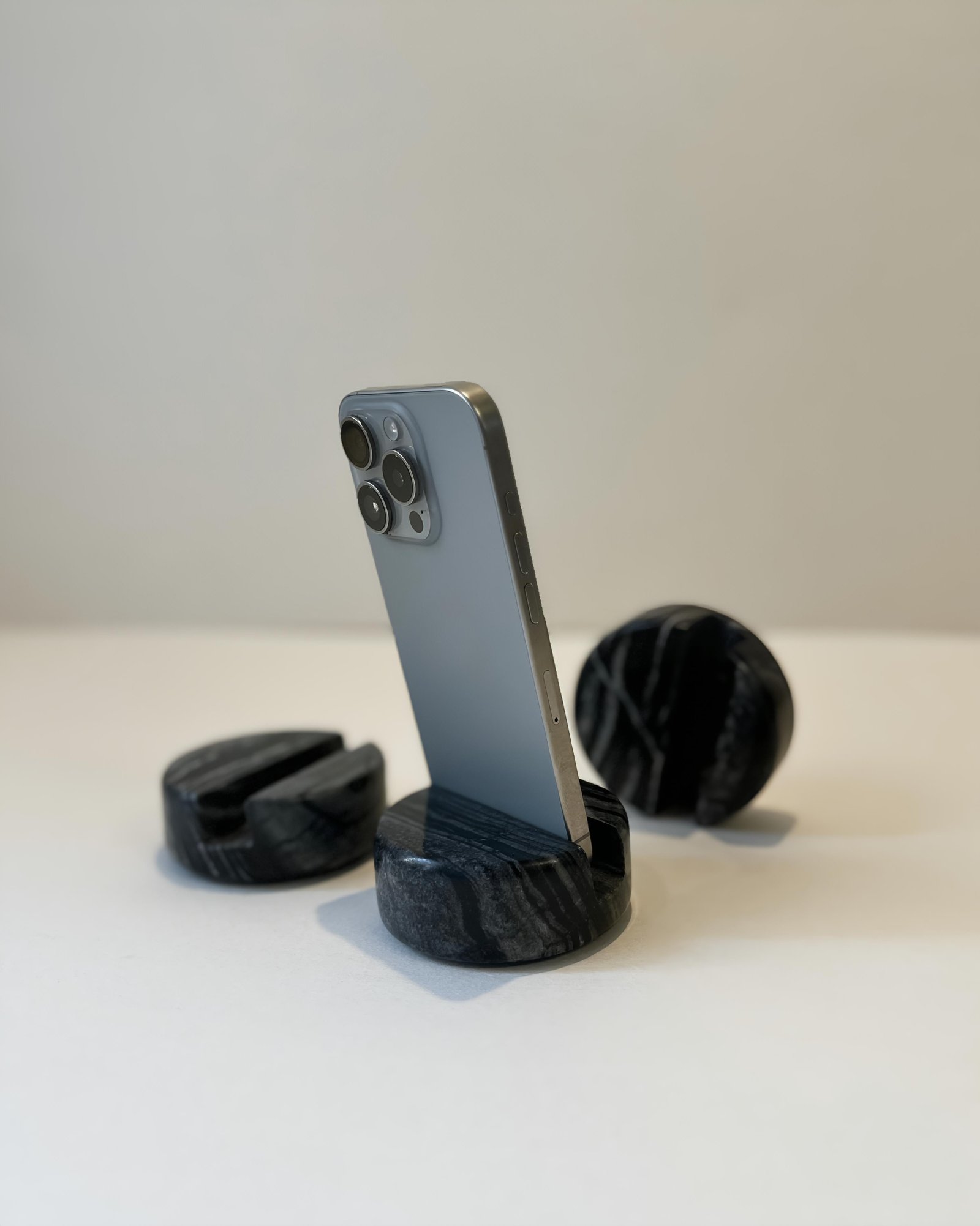 قاعدة حجرية Plinth B