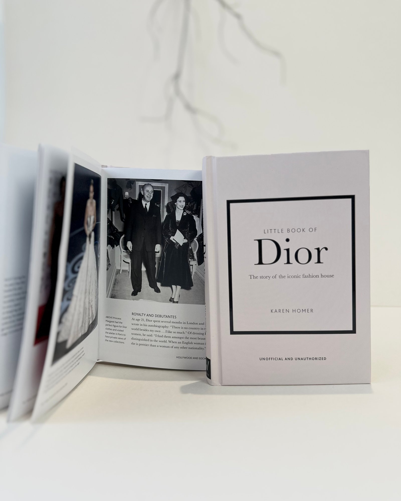 كتاب Dior